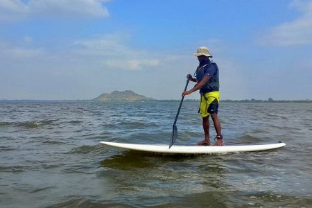 Standup_Paddle_or_Paddling_in_Lake_Maduranthakam,Cities_and_towns_in_Kanchipuram_district.jpg